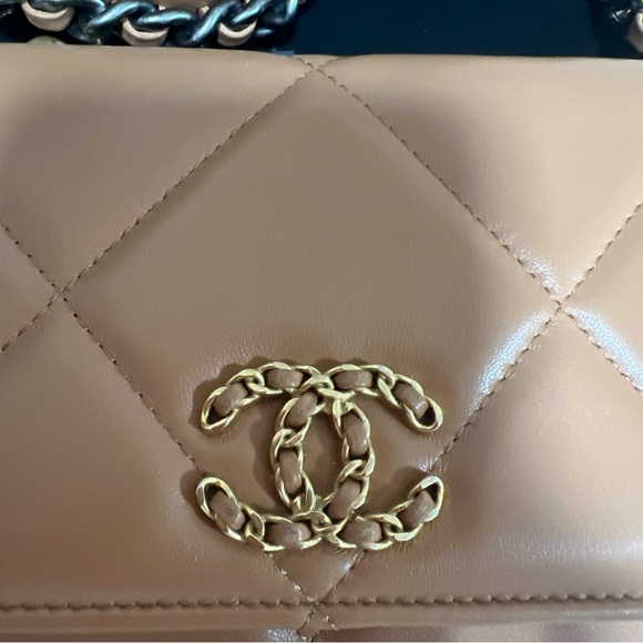 Chanel Brown Quilted Lambskin 19 Wallet on Chain Gold and Ruthenium Hardware - Picture 6 of 13